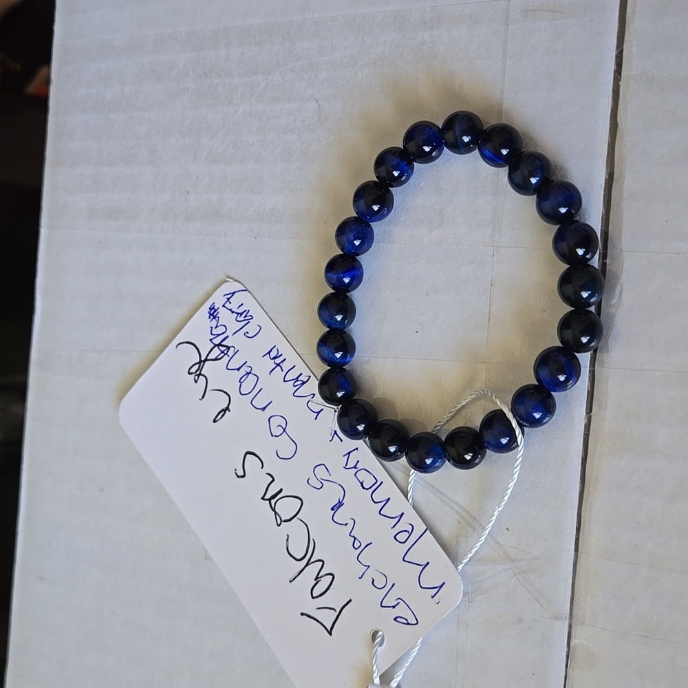 falcons eye 8mm  bracelet D104